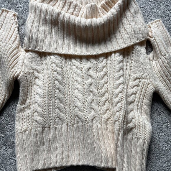 AAKAAA cream cable knit turtleneck cut out shoulders gorgeous never worn size S - Picture 8 of 9